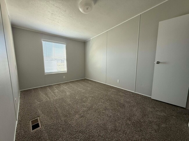 Building Photo - 120 Parma Ct