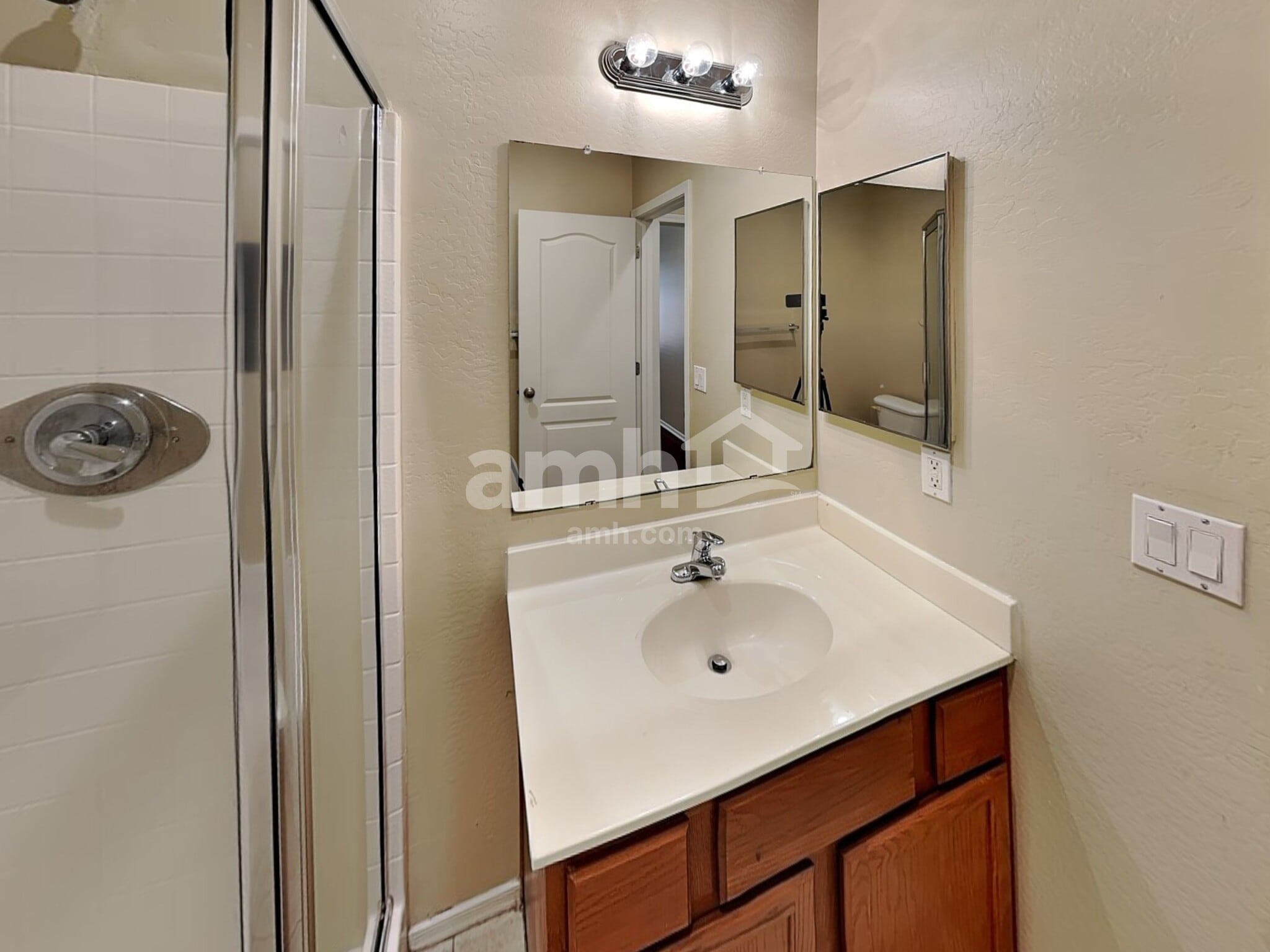 Building Photo - 8940 W Olive Ave