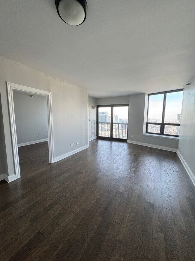 Building Photo - 400 N La Salle Dr