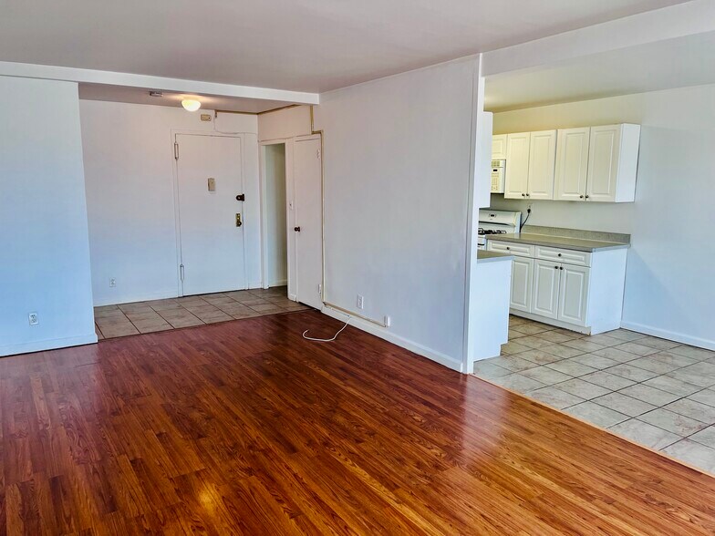 Primary Photo - 47 Davis Ave