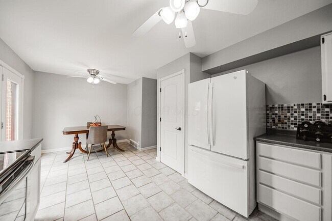Building Photo - 1906 Willoway Cir S