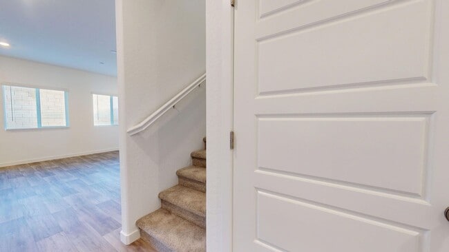 Building Photo - 4469 Buckingham Ave