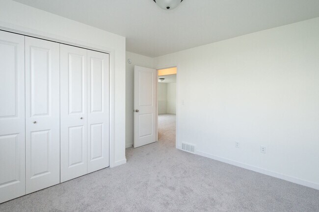 Building Photo - 4 Bed 3 Bath Single Family Home