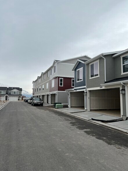 Building Photo - 1099 E Yard Row