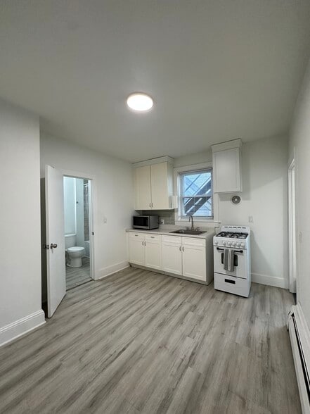 Building Photo - 176 Pearl St