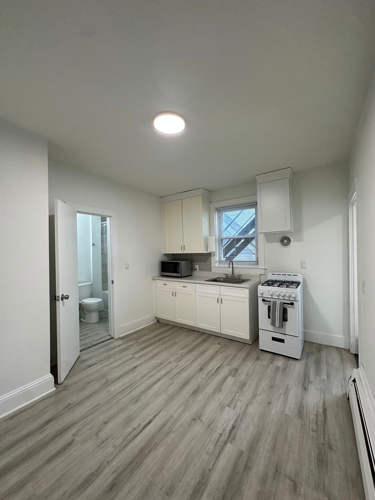 Building Photo - 176 Pearl St