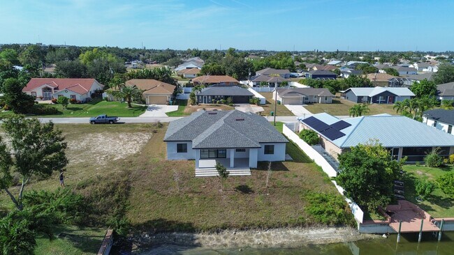 Building Photo - 1227 SE 3rd Ave