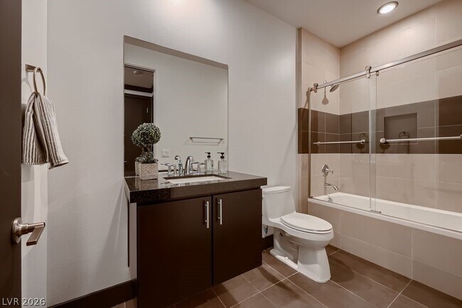 Building Photo - 917 Vegas View Dr