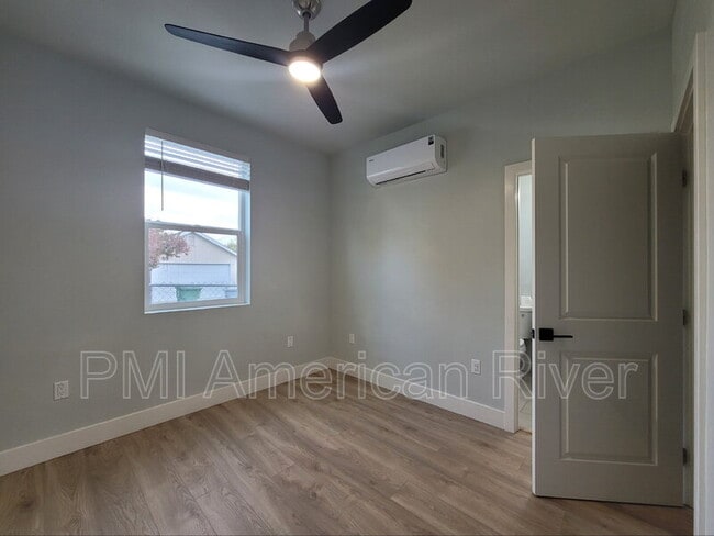 Building Photo - 219 Needles Way