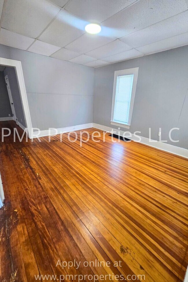 Building Photo - 321 Voorhis St