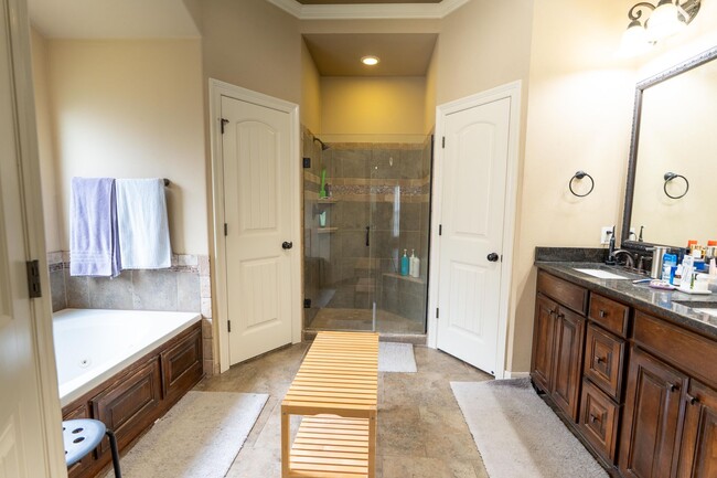 Building Photo - Beautiful 3 bed/2 bath home in Tiburon