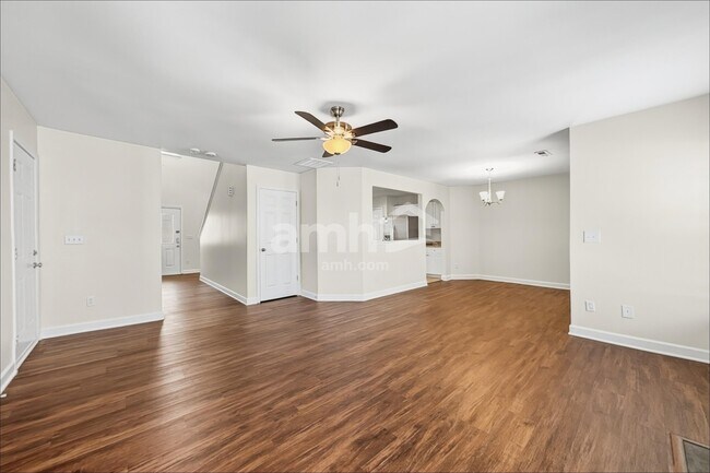 Building Photo - 921 Sundance Dr