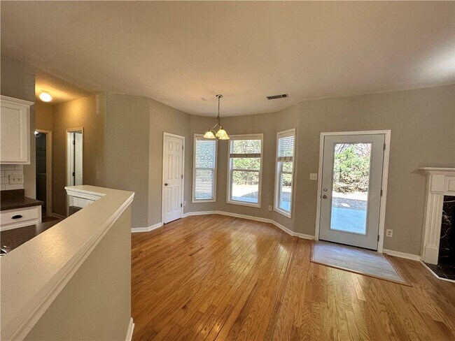 Building Photo - 2403 Walnut Tree Ln
