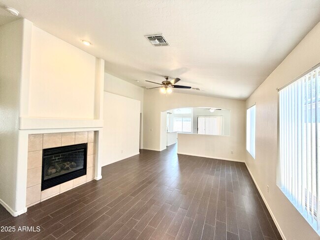Building Photo - 13740 W Keim Dr