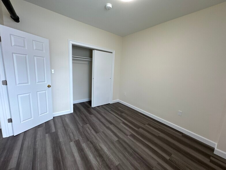 Building Photo - 136 Washington St