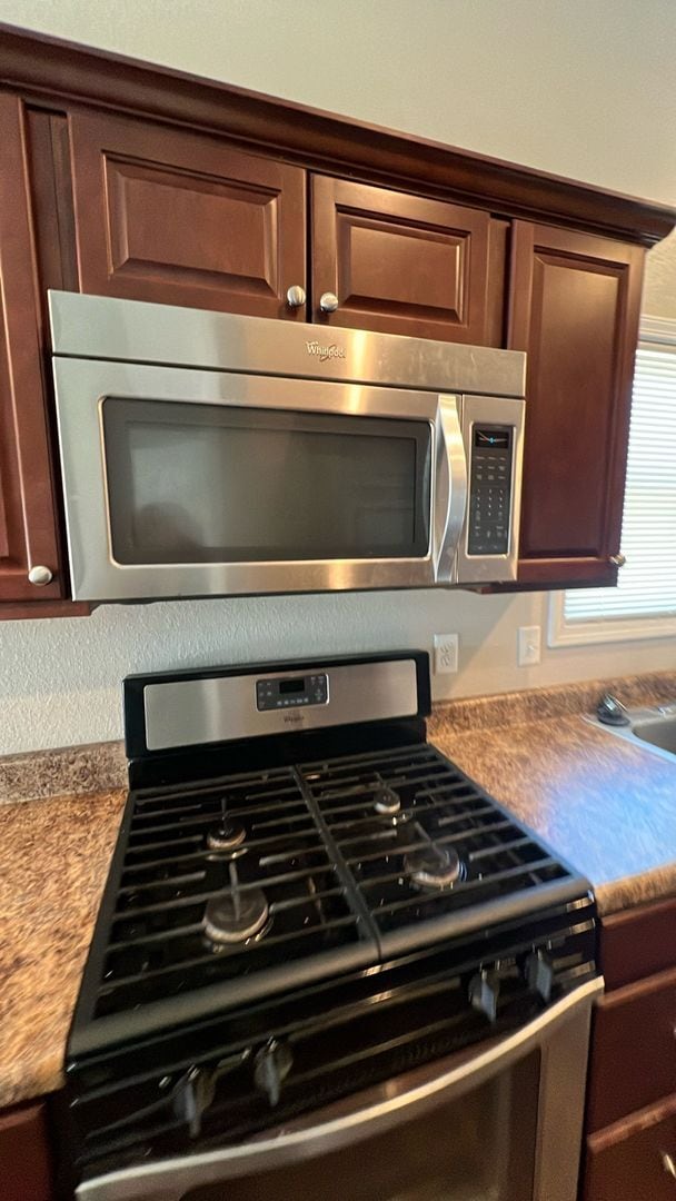 Building Photo - 4 bedrooms 2 bathrooms Duplex in Washington