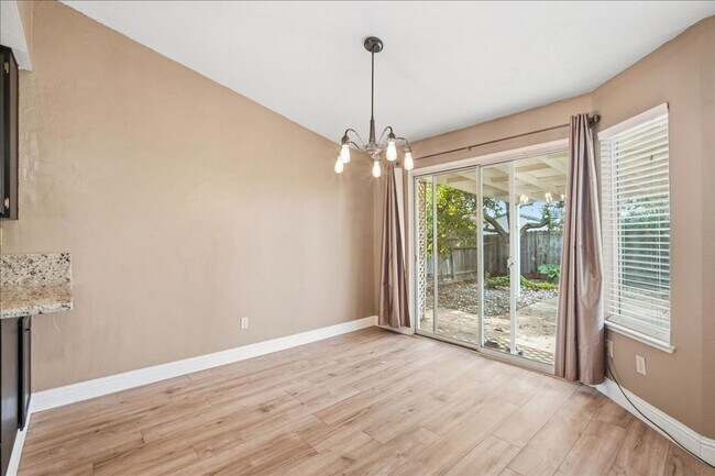 Building Photo - 8138 Sonoma Hills Way