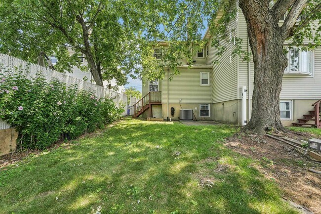Building Photo - 669 9TH St