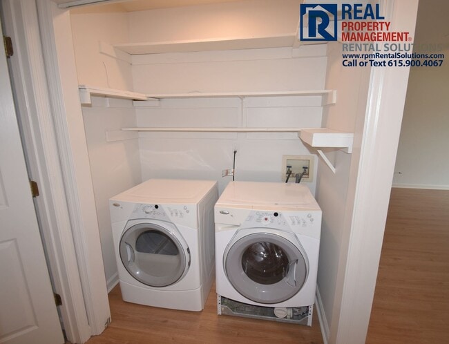 Building Photo - Adorable, updated 2BD 2BA duplex! Washer/dryer included and large fenced-in back yard!