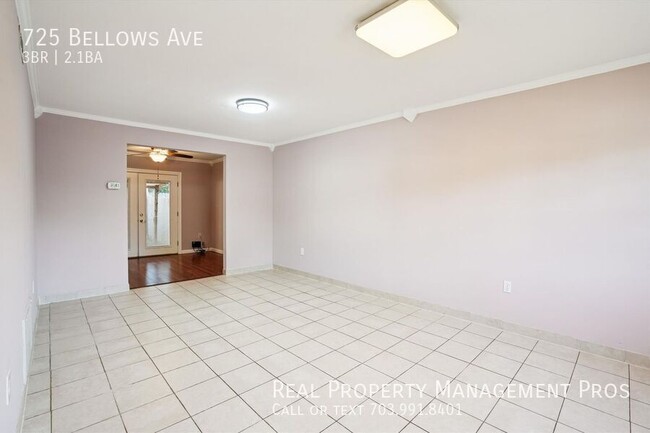Building Photo - 725 Bellows Ave