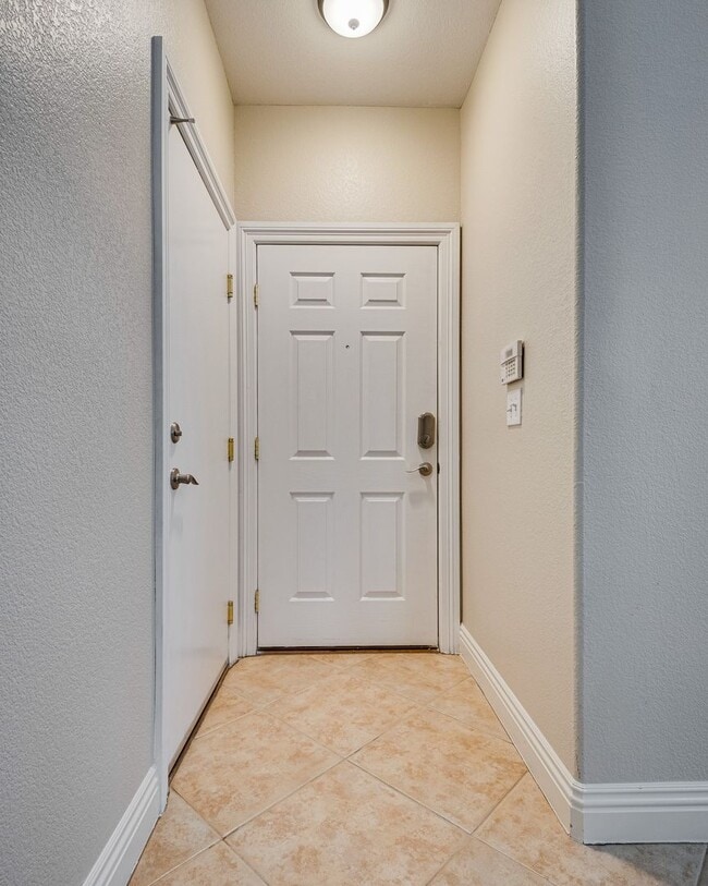 Building Photo - Spacious 3-Bedroom Home Featuring Downstai...