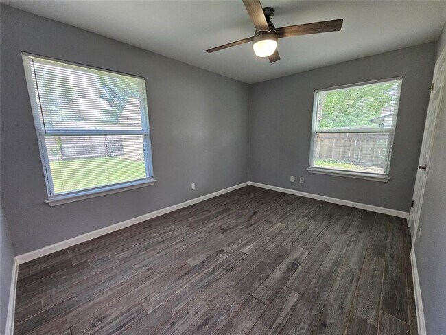 Building Photo - 2603 Peach Tree Ln