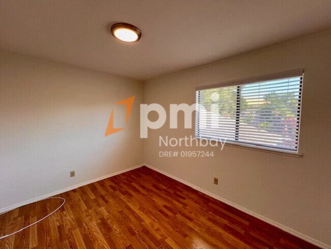 Building Photo - 3552 Larchmont Ct