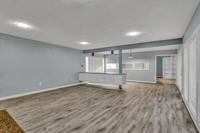 Building Photo - 5365 Jamaica Dr