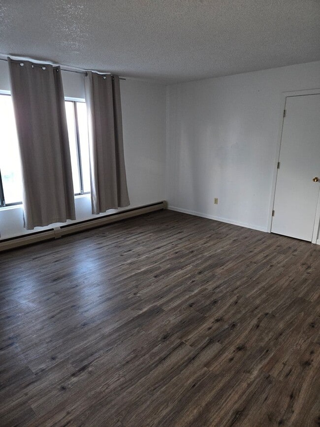 Building Photo - 406 West Ave