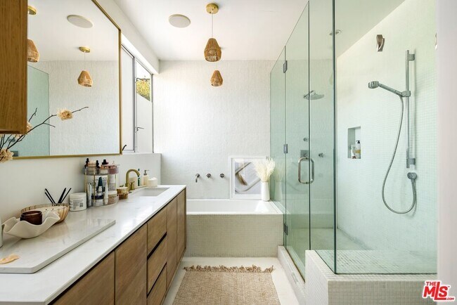 Building Photo - 844 California Ave