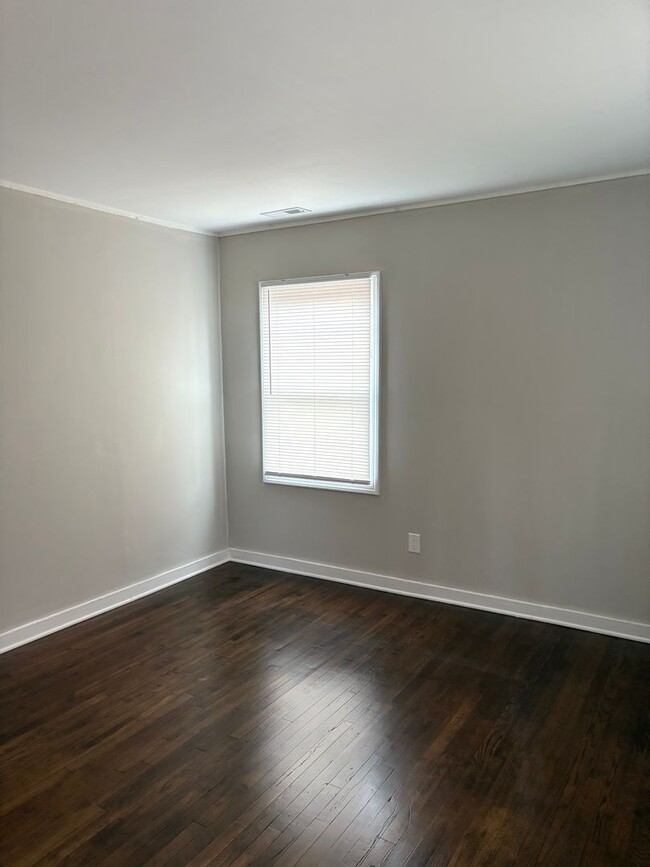 Building Photo - 2 Bedroom House, minutes from Uptown in Gr...