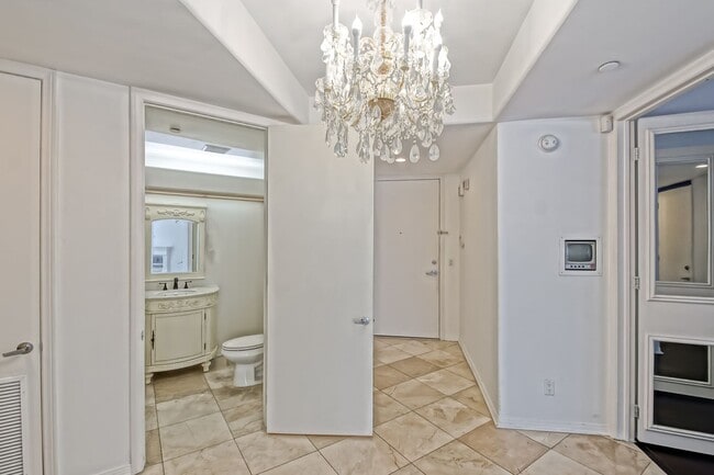 Building Photo - **Move in Special $1000 Off Third Months Rent** Remodeled Corner 3+2 Unit with Luxury Finishes Ne...