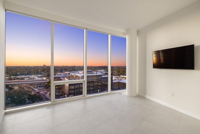 Building Photo - 2900 W Bay to Bay Blvd