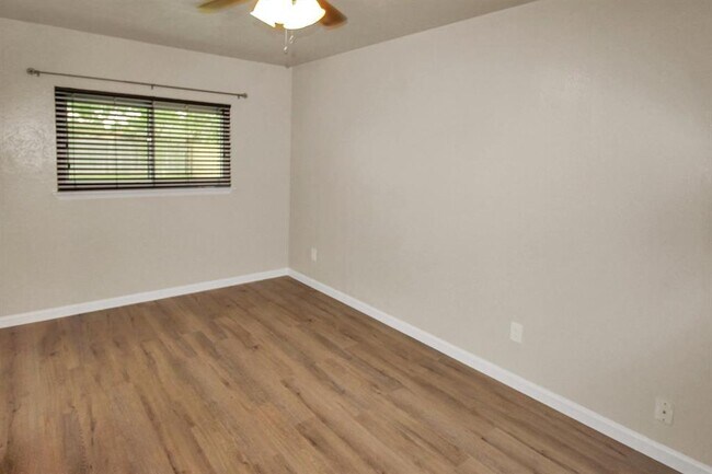 Building Photo - 12714 Summer Mill Dr