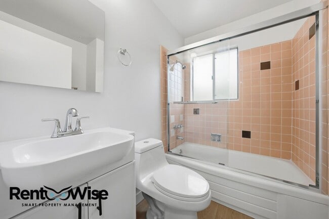 Building Photo - 569 Addison Ave