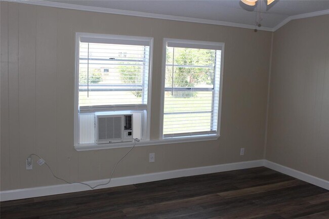Building Photo - 706 S Blackwell St
