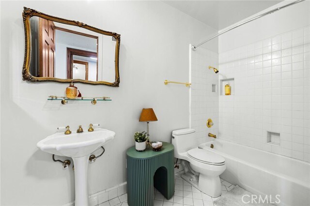 Building Photo - 533 E Sierra Madre Ave