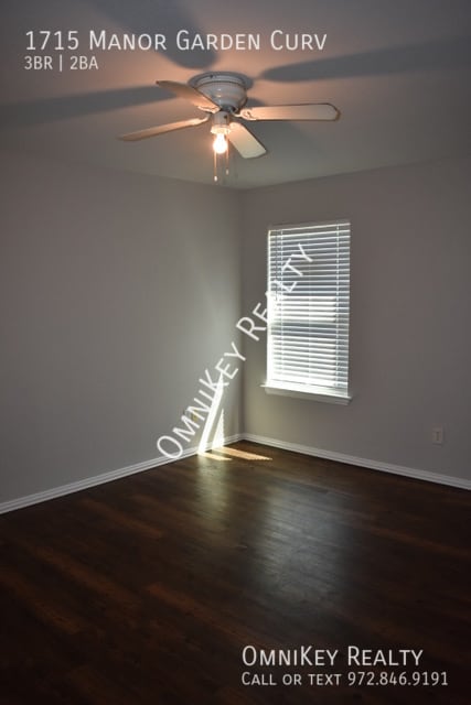 Building Photo - 1715 Manor Garden Curve