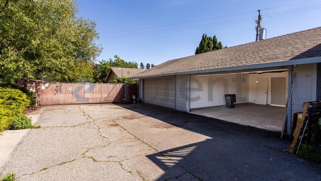 Building Photo - 196 Browns Valley Rd