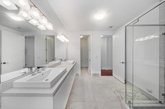 Building Photo - 10081 NW 75th Terrace