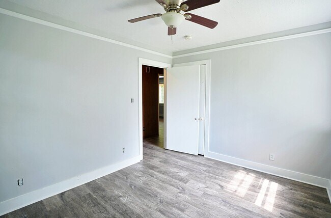 Building Photo - 330 W 41st St