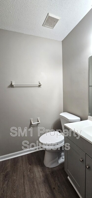 Building Photo - 2332 W Vandalia Rd