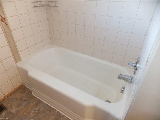 Building Photo - 4420 Clyde St