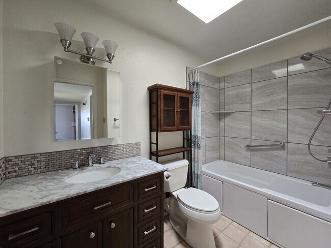 Building Photo - 2071 Placita De Vida
