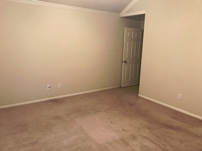 Building Photo - Duplex