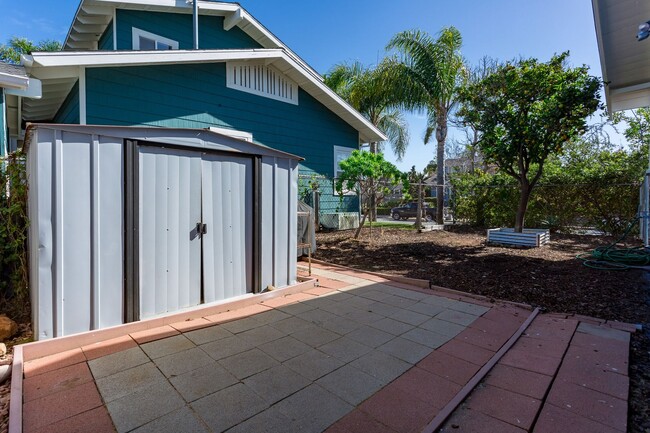 Building Photo - Classic Craftsman in Hillcrest!