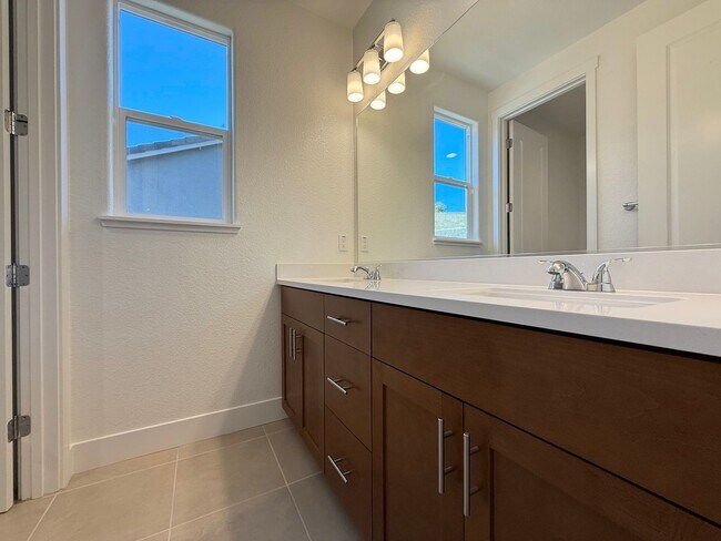 Building Photo - BRAND NEW 4 Bed 3 Bath Martinez Home - Owned Solar! Just Completed!