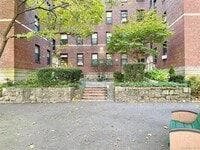 Building Photo - 321 Larchmont Acres