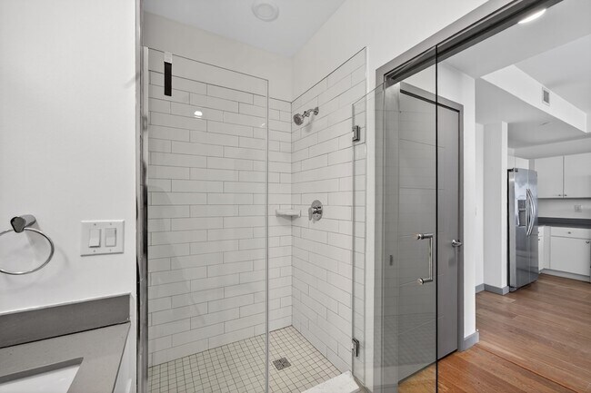 Building Photo - 400 Herron Dr