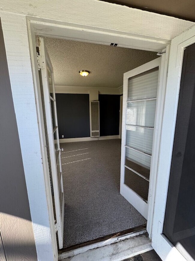 Building Photo - 3811 E 10th St